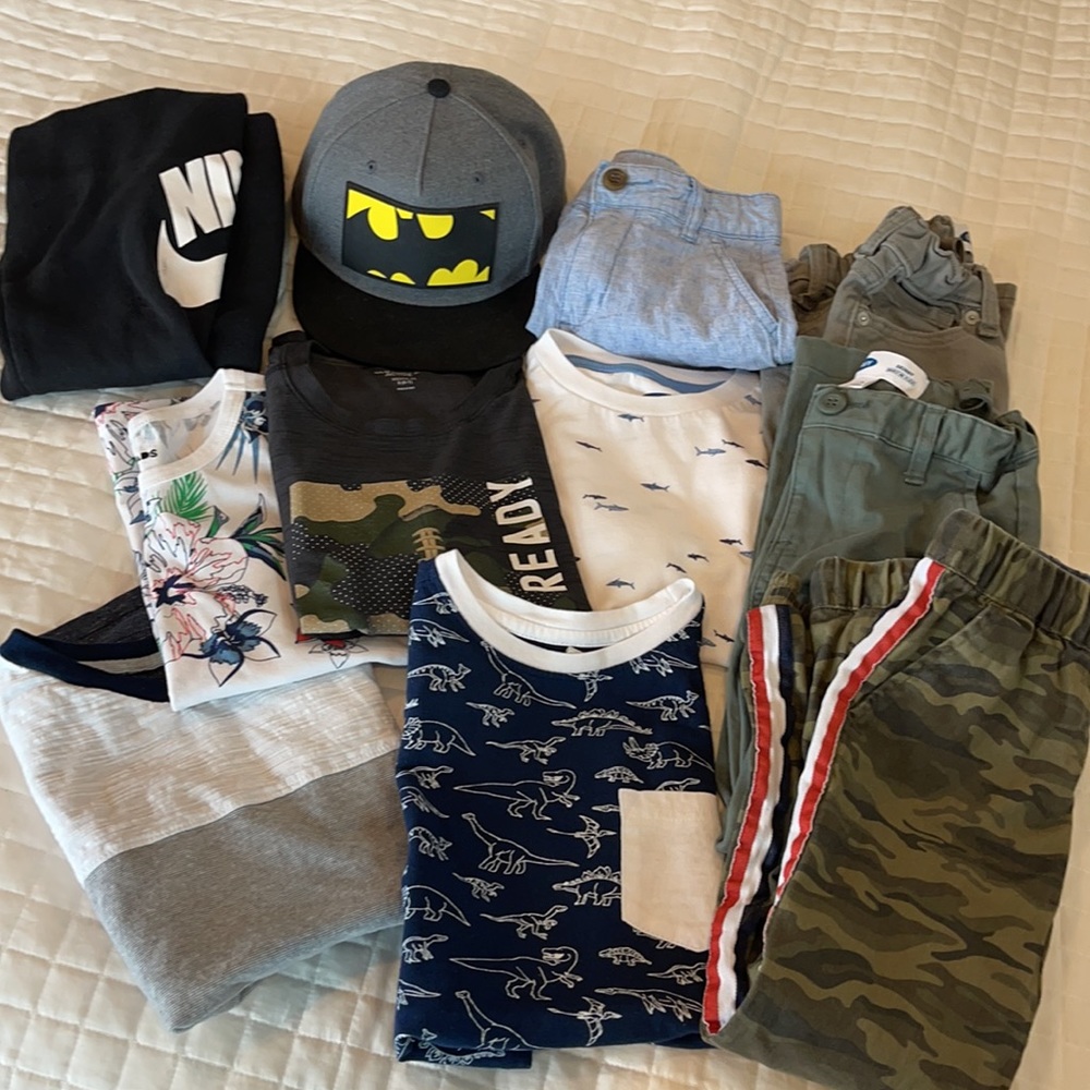 Boys lot size 6 mostly Old Navy